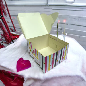 PINK HEART-1/2 KG CAKE BOX WITH WINDOW